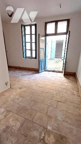 Appartement T3 sur le boulevard dans une authentique résidence uzétienne au cachet ancien