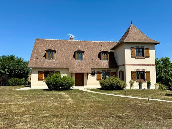 Maison 170m² avec jardin arboré au calme à 5 minutes du centre ville de Bourges !