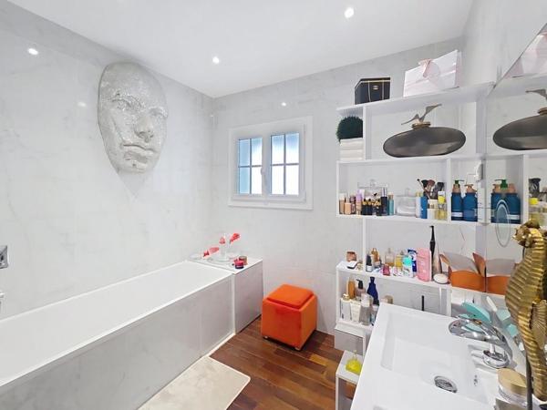 MAR VIVO - Villa citadine, 172 m², 5 chambres dt 1 rdc, piscine et garage