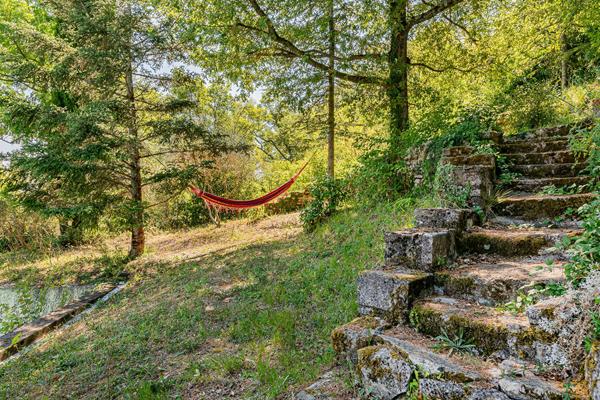 Saignon, une vue suspendue entre ciel et Luberon