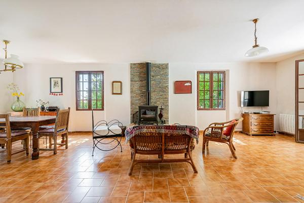 Saignon, une vue suspendue entre ciel et Luberon