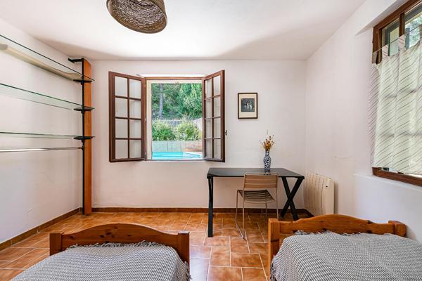Saignon, une vue suspendue entre ciel et Luberon