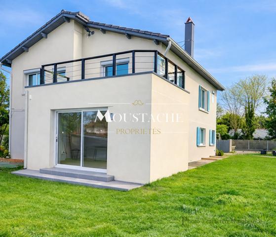 MAISON A RÉNOVER AU BEAU POTENTIEL - VUE MER -