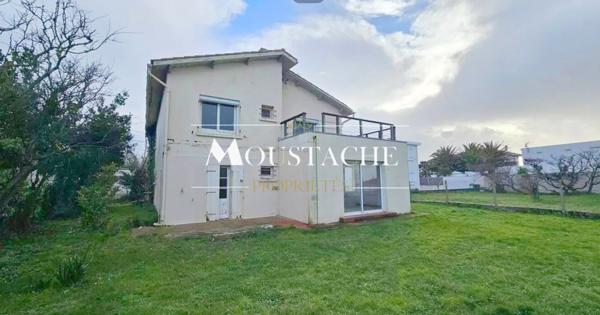 MAISON A RÉNOVER AU BEAU POTENTIEL - VUE MER -