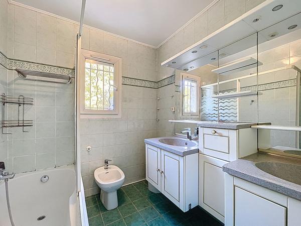 MAISON ANTIBES LE PUY - 4 PIÈCES (3 CHAMBRES) - CALME ABSOLU & PROXIMITÉ COMMODITÉS