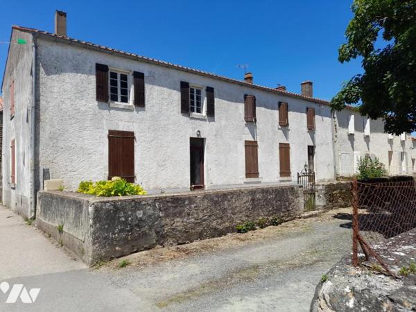 MAISON D'HABITATION EN CENTRE BOURG AVEC COUR, DEPENDANCE ET TERRAIN