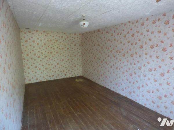 MAISON D'HABITATION EN CENTRE BOURG AVEC COUR, DEPENDANCE ET TERRAIN