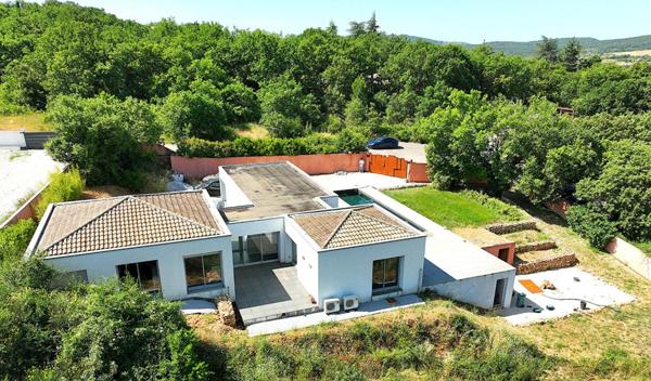 Villa contemporaine de 300m2 avec piscine
