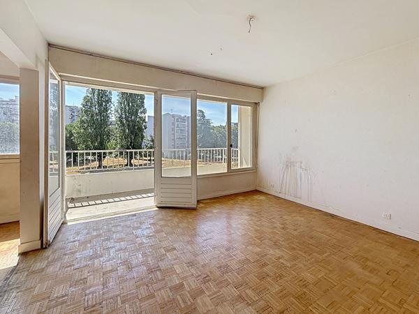 Appartement T3 de 70 m² évolutif en T4 , balcon et ascenseur, fort potentiel, Angers