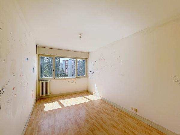 Appartement T3 de 70 m² évolutif en T4 , balcon et ascenseur, fort potentiel, Angers