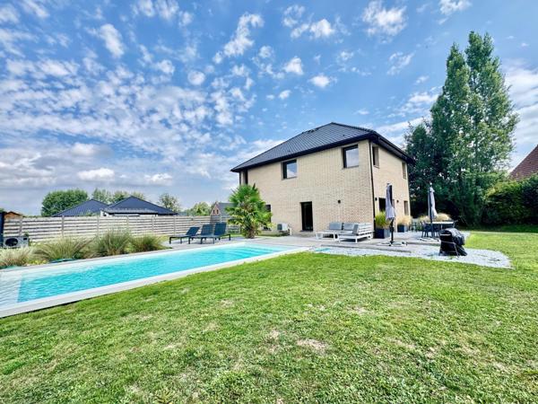 Maison de style cubique avec piscine - hors lotissement!