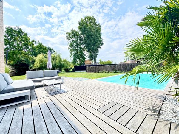 Maison de style cubique avec piscine - hors lotissement!