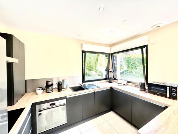 Maison de style cubique avec piscine - hors lotissement!