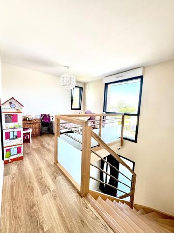 Maison de style cubique avec piscine - hors lotissement!