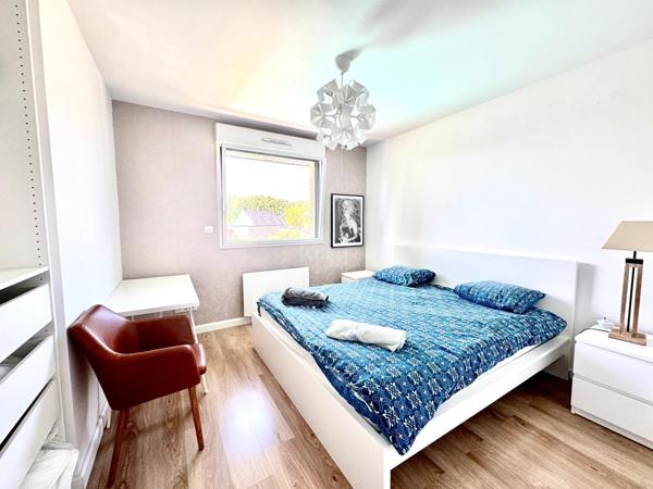 Maison de style cubique avec piscine - hors lotissement!