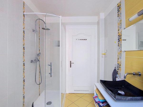 SARREGUEMINES CENTRE | Appartement de 133 m² avec cachet, 2 chambres et 1 bureau