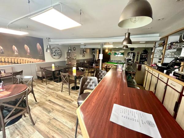 LUCON (85400) COEUR DE VILLE FONDS BAR/RESTAURANT AVEC LICENCE IV ET TRES BON BILAN SUR EMPLACEMENT N°1
