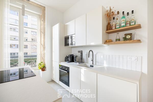 Ancien rénové avec balcon place Saint Louis