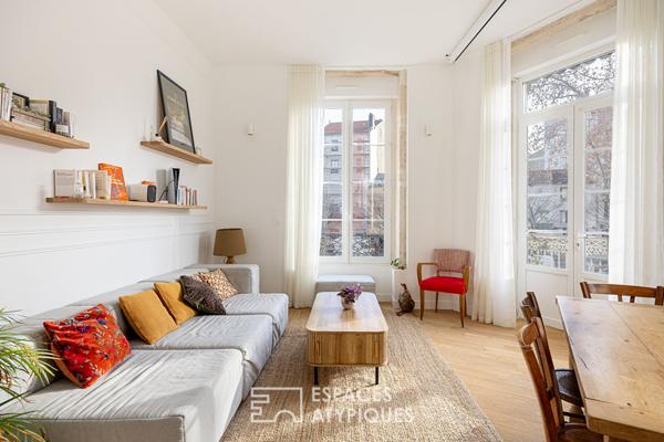 Ancien rénové avec balcon place Saint Louis