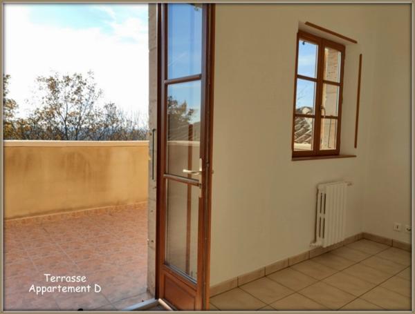 Lectoure, aux portes du village, ensemble immobilier de 324 m² habitables, répartis sur deux niveaux sur parcelle de plus de 5000 m². Idéal pour un investissement locatif !