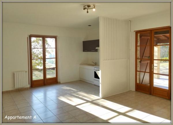 Lectoure, aux portes du village, ensemble immobilier de 324 m² habitables, répartis sur deux niveaux sur parcelle de plus de 5000 m². Idéal pour un investissement locatif !