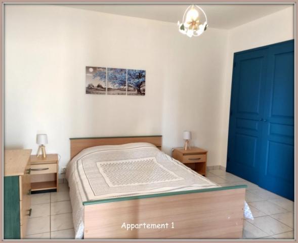 Lectoure, aux portes du village, ensemble immobilier de 324 m² habitables, répartis sur deux niveaux sur parcelle de plus de 5000 m². Idéal pour un investissement locatif !