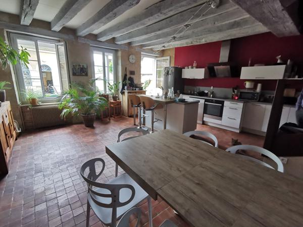 Centre ville de LA FLECHE, maison 6 piece a Vendre avec Jardinet, cave et dependance