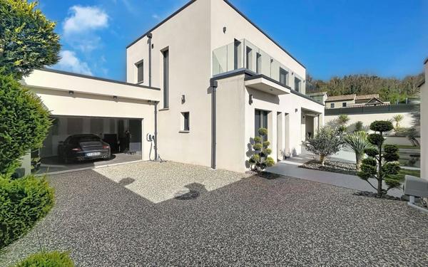 Maison à vendre    6 pièces • 172,11 m2 Châteauneuf-sur-Isère