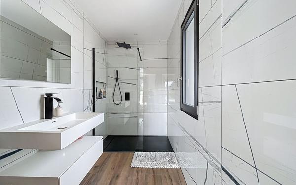 Maison à vendre    6 pièces • 172,11 m2 Châteauneuf-sur-Isère