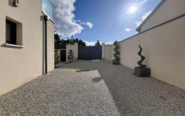 Maison à vendre    6 pièces • 172,11 m2 Châteauneuf-sur-Isère