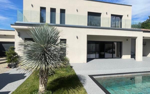 Maison à vendre    6 pièces • 172,11 m2 Châteauneuf-sur-Isère