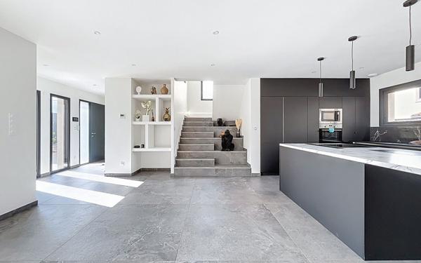 Maison à vendre    6 pièces • 172,11 m2 Châteauneuf-sur-Isère