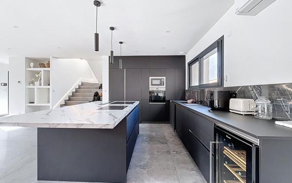 Maison à vendre    6 pièces • 172,11 m2 Châteauneuf-sur-Isère