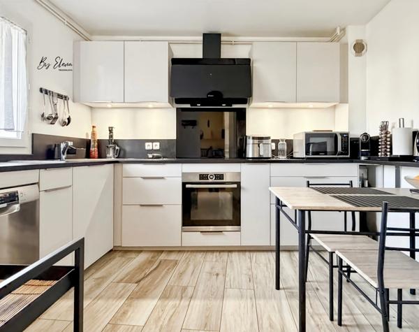 Maison familiale rénovée – à vendre - BUSSY SAINT GEORGES (77) - Seine-et-Marne - Disney - 4 chambres dont 2 suites – Gare à pied – Jardin & piscine
