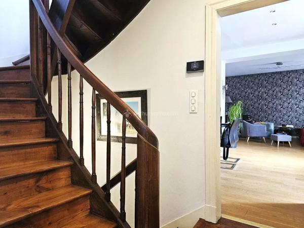 Vente                                                      Maison de ville
                        
                     5 pièces                      150 m2                     à Albi