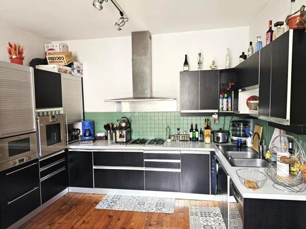 Vente                                                      Maison de ville
                        
                     5 pièces                      150 m2                     à Albi