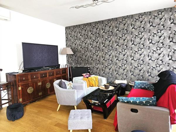Vente                                                      Maison de ville
                        
                     5 pièces                      150 m2                     à Albi