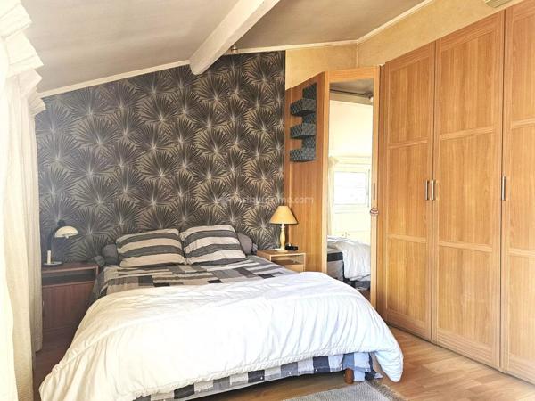 Vente                                                      Maison de ville
                        
                     5 pièces                      150 m2                     à Albi