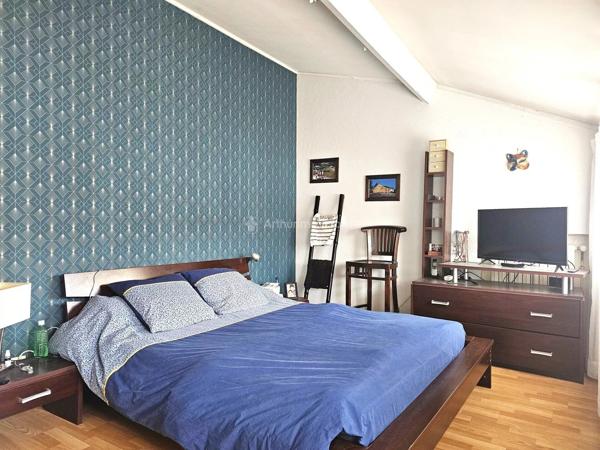 Vente                                                      Maison de ville
                        
                     5 pièces                      150 m2                     à Albi