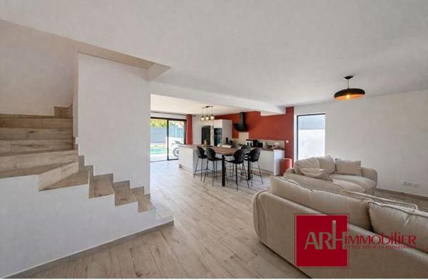 À VENDRE – Villa moderne neuve 130 m2 avec piscine – Ligne des 400