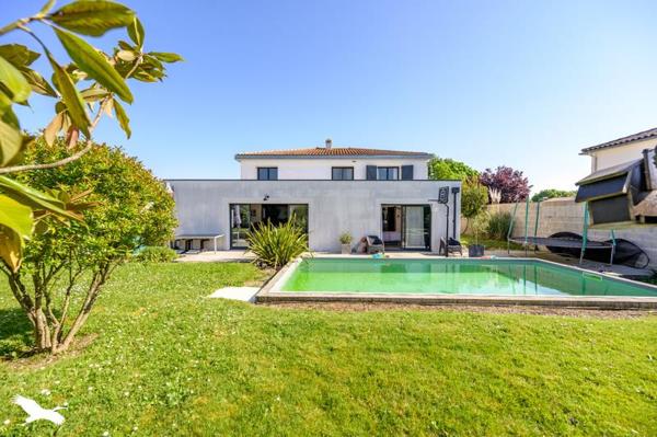 Maison à vendre |  Nieul-sur-Mer |  7 pièces | 220 m²