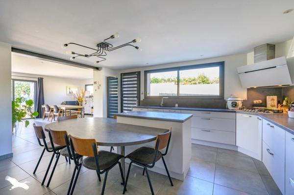 Maison à vendre |  Nieul-sur-Mer |  7 pièces | 220 m²