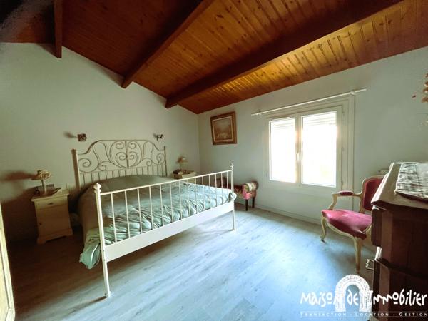 MESCHERS SUR GIRONDE - 5 PIECES - BEAUX VOLUMES - JARDIN - GARAGE