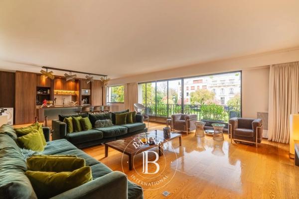 Paris 16ème, Appartement 2 Chambres -  158 m² à vendre