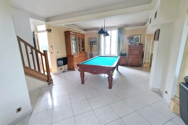 Maison
                                                                                                                                                                                                                                                                                                                        5 pièce(s)                                                                                                                                                                                                          3 chambre(s)                                                                                                                                                                                                          143  m²