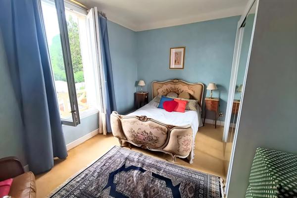 Maison
                                                                                                                                                                                                                                                                                                                        5 pièce(s)                                                                                                                                                                                                          3 chambre(s)                                                                                                                                                                                                          143  m²