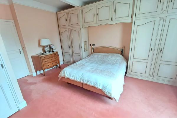 Maison
                                                                                                                                                                                                                                                                                                                        5 pièce(s)                                                                                                                                                                                                          3 chambre(s)                                                                                                                                                                                                          143  m²