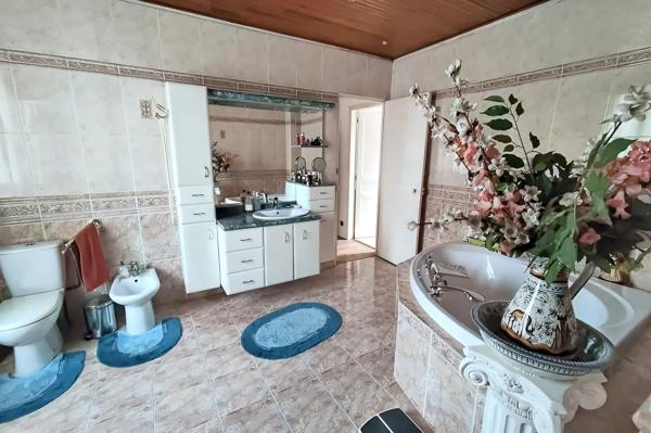 Maison
                                                                                                                                                                                                                                                                                                                        5 pièce(s)                                                                                                                                                                                                          3 chambre(s)                                                                                                                                                                                                          143  m²
