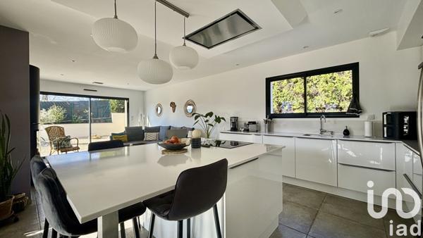 Maison traditionnelle 6 pièces de 142 m² à Lachapelle-sous-Aubenas (07200)