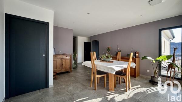 Maison traditionnelle 6 pièces de 142 m² à Lachapelle-sous-Aubenas (07200)